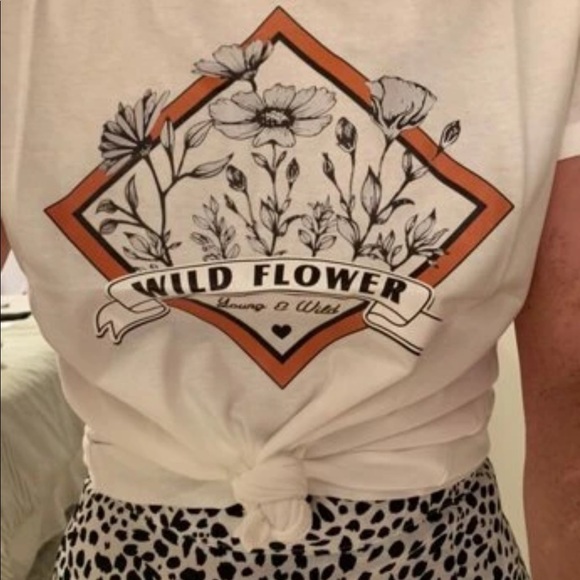 Young & Wild Floral Vintage Graphic Tee - Picture 4 of 5